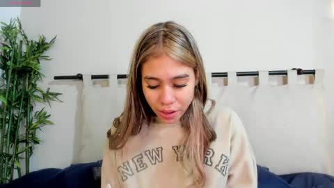 Snapshot of rachell_criss chatting on April 2026 04:19:01 AM Rachell online show from April 2026 04:19:01 AM
