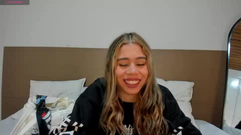 Snapshot of rachell_criss chatting on May 2026 04:09:02 AM Rachell online show from May 2026 04:09:02 AM