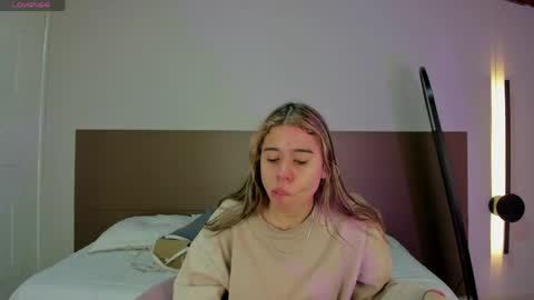 Snapshot of rachell_criss chatting on May 2026 04:08:02 AM Rachell online show from May 2026 04:08:02 AM