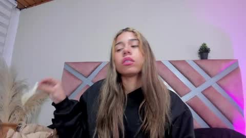 Snapshot of rachell_criss chatting on June 2026 04:25:01 AM Rachell online show from June 2026 04:25:01 AM