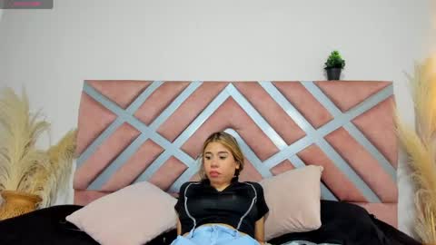 Snapshot of rachell_criss chatting on June 2026 04:08:01 AM Rachell online show from June 2026 04:08:01 AM