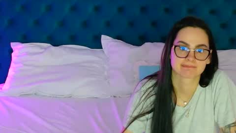 Snapshot of raeeamber_ chatting on February 2026 02:35:01 PM sweet peach online show from February 2026 02:35:01 PM