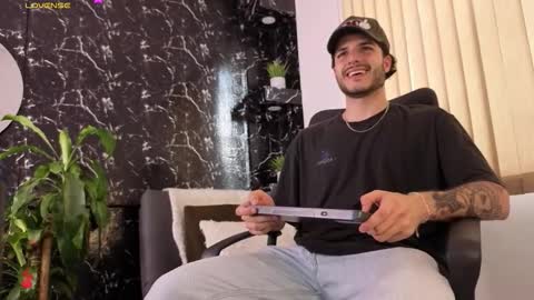 R A F A E L online show from January 2026 08:51:02 PM