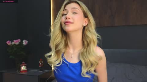 Snapshot of rainauge chatting on December 2024 07:46:02 PM Lisa online show from December 2024 07:46:02 PM