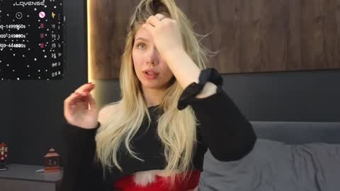 Snapshot of rainauge chatting on December 2024 08:15:02 PM Lisa online show from December 2024 08:15:02 PM