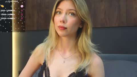 Snapshot of rainauge chatting on February 2025 10:22:02 PM Lisa online show from February 2025 10:22:02 PM