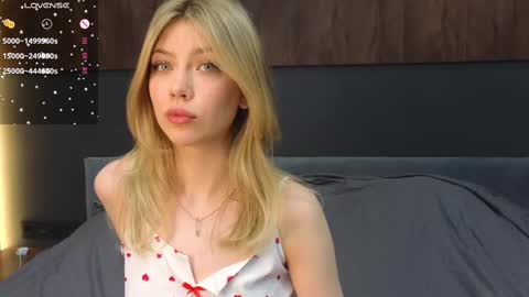 Snapshot of rainauge chatting on February 2025 08:33:01 PM Lisa online show from February 2025 08:33:01 PM