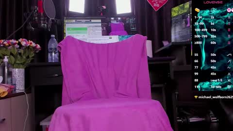 Laura online show from September 2025 02:38:02 AM