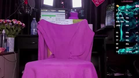 Laura online show from October 2025 02:42:01 AM