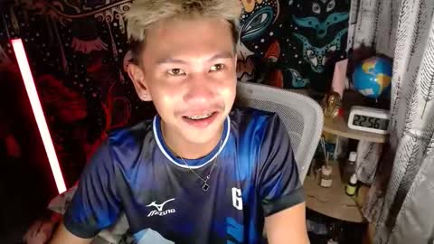 Snapshot of ralfhuge24 chatting on May 2026 02:45:01 PM ralfhuge24 online show from May 2026 02:45:01 PM