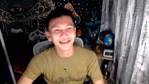 Snapshot of ralfhuge24 chatting on May 2026 12:12:01 PM ralfhuge24 online show from May 2026 12:12:01 PM