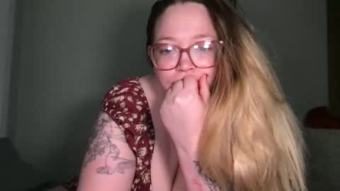Snapshot of randiigirl69 chatting on May 2026 03:24:01 AM Randii online show from May 2026 03:24:01 AM