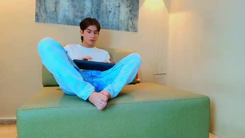 raphael_nyon1 online show from May 2026 04:36:01 PM