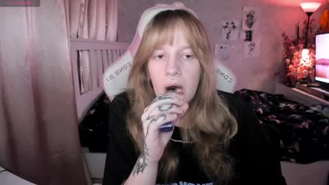 Snapshot of rapunzel_cute chatting on April 2026 06:27:02 PM Rapunzel online show from April 2026 06:27:02 PM