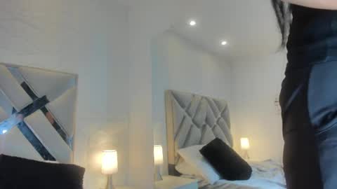 Raquel Moore  online show from February 2025 01:01:01 PM