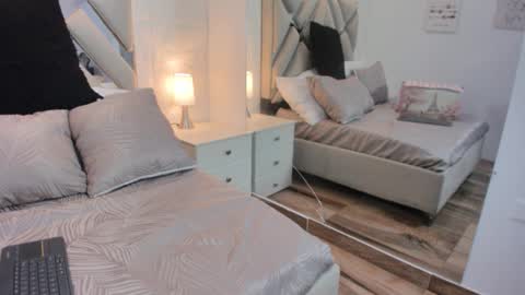 Raquel Moore  online show from September 2025 05:34:02 PM