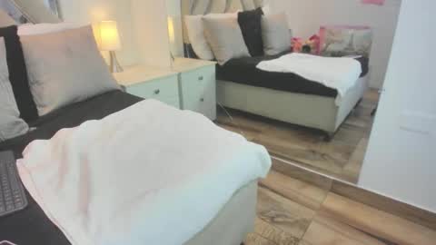 Raquel Moore  online show from January 2026 04:56:01 PM