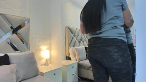 Raquel Moore  online show from March 2026 12:10:01 PM