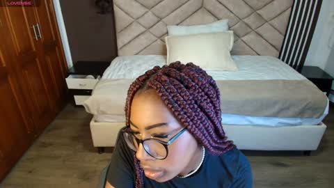 Raquel online show from January 2025 11:57:01 AM