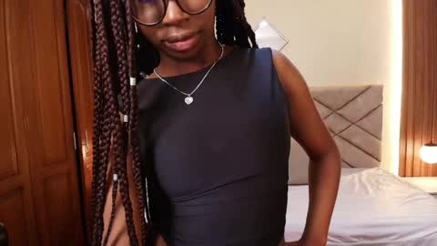 Raquel online show from March 2026 12:10:02 PM