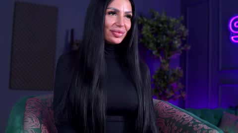 Raquelle online show from December 2024 07:11:02 PM