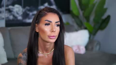 Raquelle online show from September 2025 09:09:02 AM