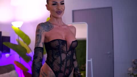 Raquelle online show from November 2025 04:45:02 AM