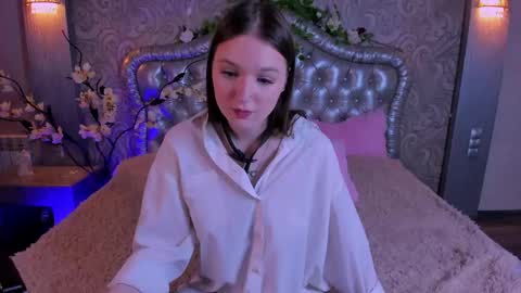 Snapshot of raven_crowe chatting on May 2026 04:04:01 PM Raven online show from May 2026 04:04:01 PM
