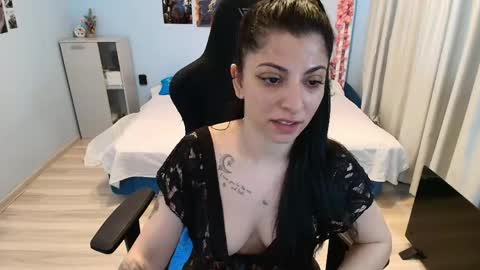 Snapshot of raven_haired_goddess chatting on May 2026 06:53:02 AM raven_haired_goddess online show from May 2026 06:53:02 AM