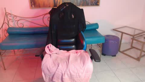 Snapshot of raven_pierce_ chatting on April 2026 08:06:02 PM Raven online show from April 2026 08:06:02 PM