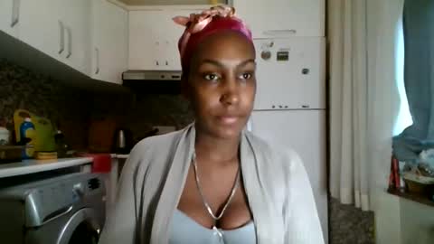 Snapshot of ravenbby chatting on April 2026 08:46:01 AM ravenbby online show from April 2026 08:46:01 AM