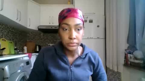 Snapshot of ravenbby chatting on April 2026 08:39:03 AM ravenbby online show from April 2026 08:39:03 AM