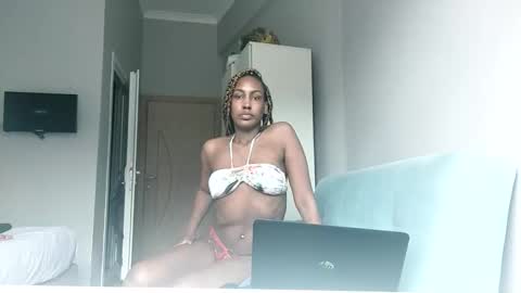 Snapshot of ravenbby chatting on May 2026 10:21:01 AM ravenbby online show from May 2026 10:21:01 AM