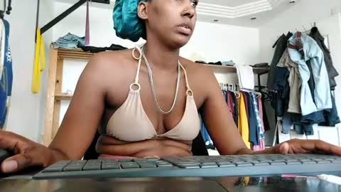 Snapshot of ravenbby chatting on July 2026 12:00:01 PM ravenbby online show from July 2026 12:00:01 PM