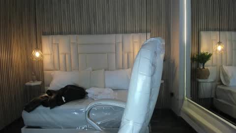 Snapshot of ravenn21 chatting on February 2026 11:32:01 AM Raven online show from February 2026 11:32:01 AM