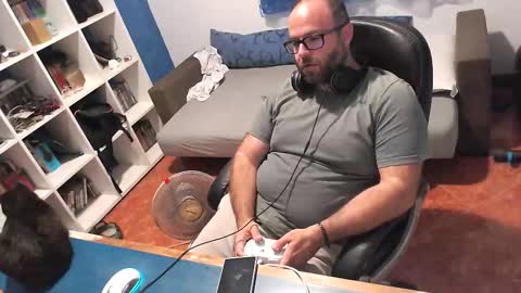 ravingr3d3 online show from October 2025 08:48:01 PM