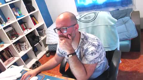 ravingr3d3 online show from April 2026 08:10:01 AM