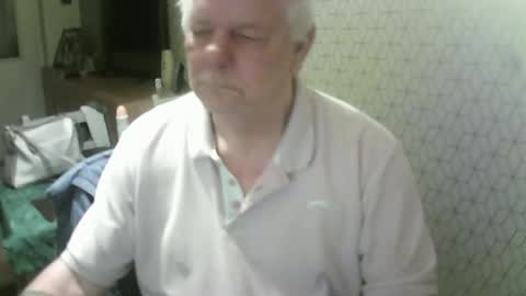 Snapshot of ray47 chatting on October 2025 10:30:02 PM ray47 online show from October 2025 10:30:02 PM