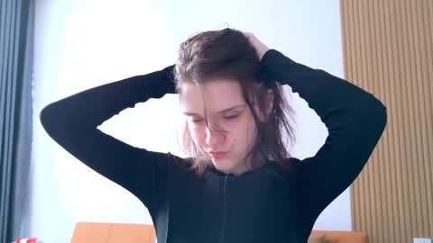 Ray-Ray online show from November 2025 01:08:02 AM