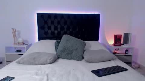 Ray online show from November 2025 12:05:01 AM