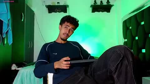 Snapshot of raydevil_ chatting on December 2024 05:36:01 AM Rayn online show from December 2024 05:36:01 AM