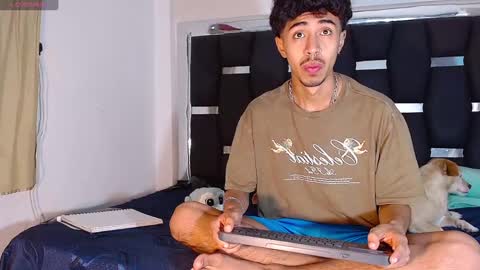 Snapshot of raydevil_ chatting on February 2025 11:49:01 AM Rayn online show from February 2025 11:49:01 AM