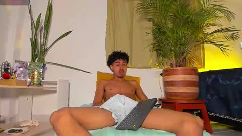 Snapshot of raydevil_ chatting on March 2025 05:38:02 PM Rayn online show from March 2025 05:38:02 PM