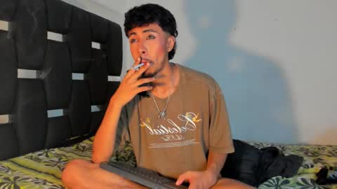 Snapshot of raydevil_ chatting on October 2025 01:45:01 AM Rayn online show from October 2025 01:45:01 AM