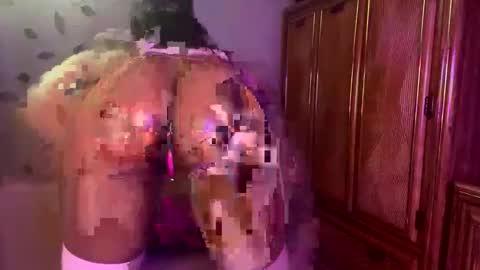 Snapshot of rayemillian chatting on June 2026 06:33:02 PM Raye Millian online show from June 2026 06:33:02 PM