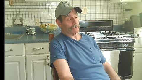 Snapshot of raylene4u2 chatting on May 2026 08:18:02 PM Ray online show from May 2026 08:18:02 PM