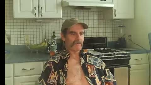 Snapshot of raylene4u2 chatting on July 2026 04:42:02 PM Ray online show from July 2026 04:42:02 PM
