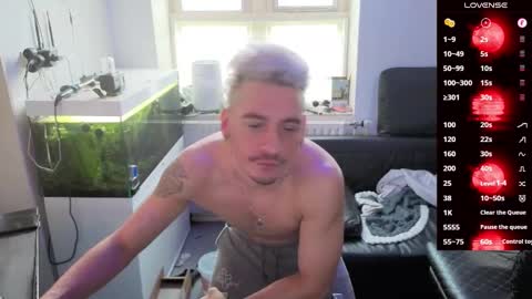 Rayzel online show from February 2026 01:18:01 PM