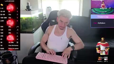 Snapshot of rayzel_white chatting on June 2026 01:02:01 PM Rayzel White online show from June 2026 01:02:01 PM