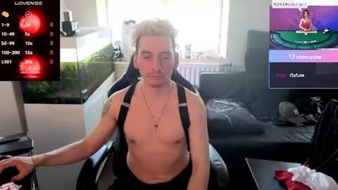 Snapshot of rayzel_white chatting on July 2026 12:11:02 PM Rayzel White online show from July 2026 12:11:02 PM
